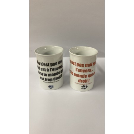 Mug - Ce n'est pas moi qui est à l'envers. C'est le monde qui est trop droit.