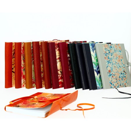 Carnet relié en cuir et Papier Marbré A5 - Dos Vert Sapin avec lanières