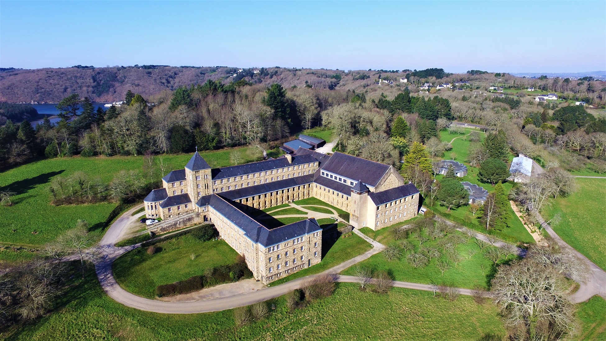 LANDEVENNEC (Abbaye Saint-Guénolé de)